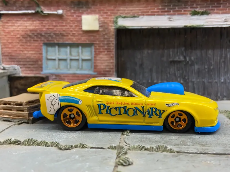 Loose Hot Wheels: 2010 Pro-Stock Chevy Camaro Drag Car - Yellow Pictionary Livery 1