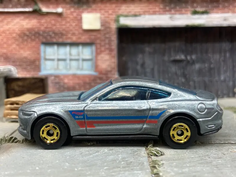 Loose Hot Wheels - 2015 Ford Mustang Gt - Silver, Blue And Red 1