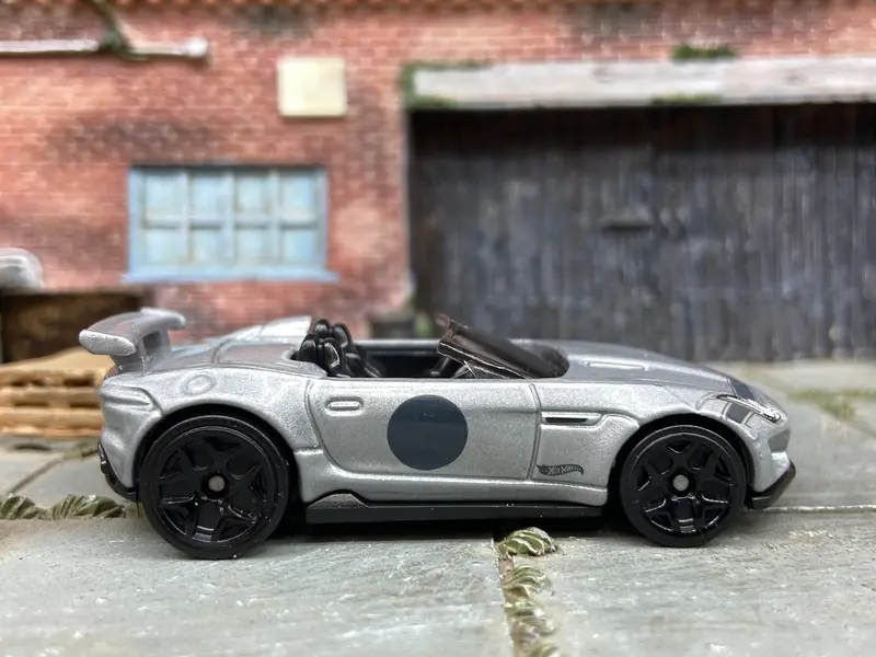 Loose Hot Wheels - 2015 Jaguar F-Type Project 7 - Silver And Black 1