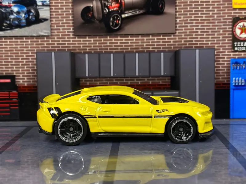 Loose Hot Wheels - 2017 Chevy Camaro Zl1 - Yellow And Black 1