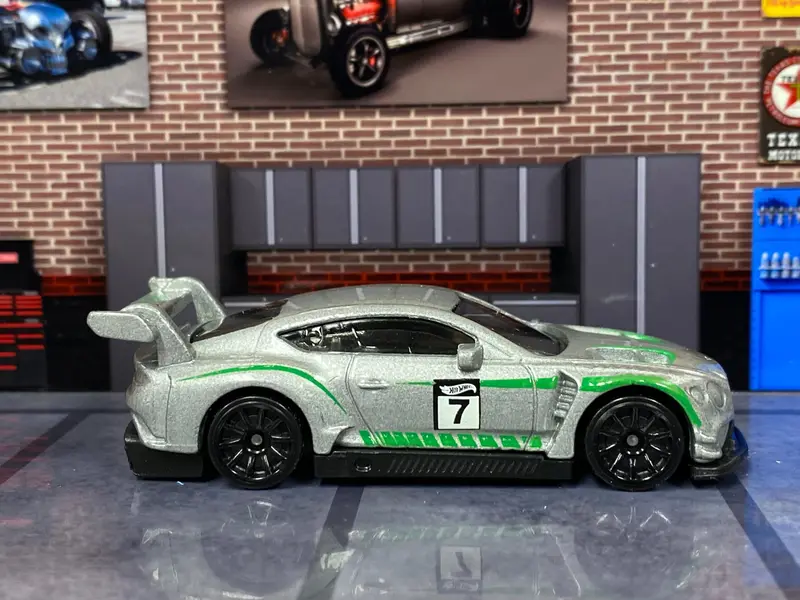 Loose Hot Wheels - 2018 Bentley Continental Gt3 - Silver And Green 7 1