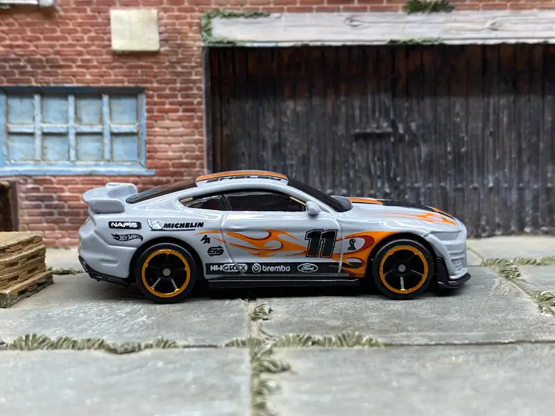Loose Hot Wheels - 2020 Ford Mustang Shelby Gt500 - Gray Black And Orange 1