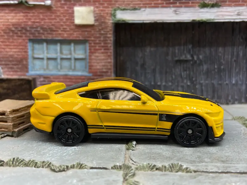 Loose Hot Wheels: 2020 Ford Mustang Shelby Gt500 - Yellow And Black 1