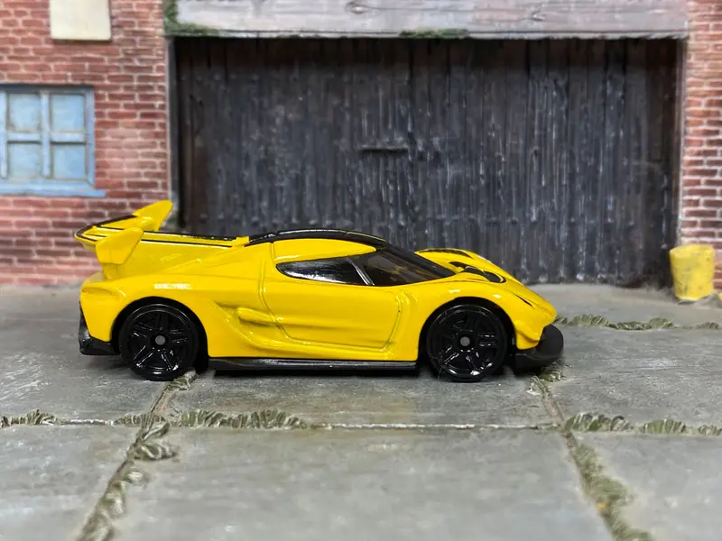 Loose Hot Wheels - 2020 Koenigsegg Jesko - Yellow And Black 1