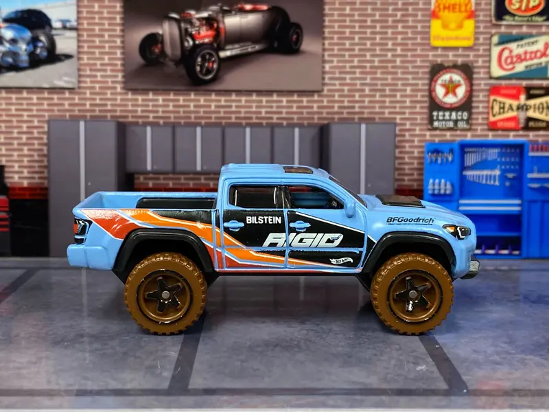 Loose Hot Wheels - 2020 Toyota Tacoma Off Road 4X4 - Blue Rigid 1