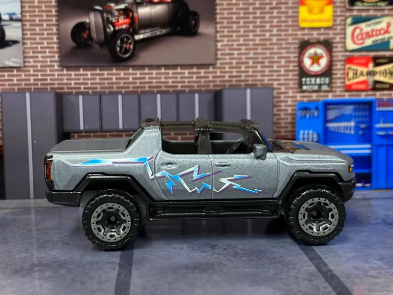 Loose Hot Wheels - 2024 Gmc Hummer Ev - Barbie Gray 1
