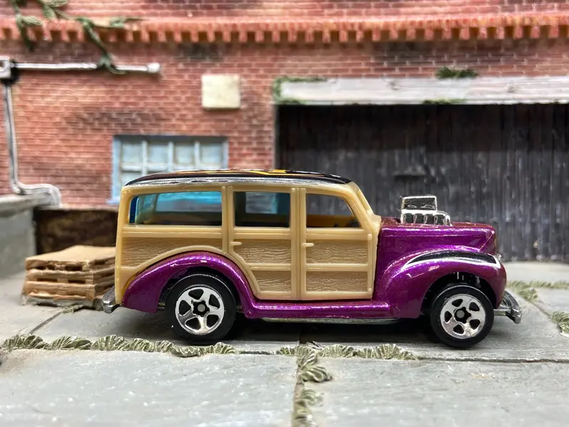 Loose Hot Wheels - 40'S Ford Woody - Purple 1