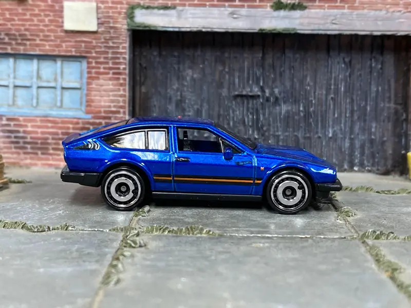 Loose Hot Wheels - Alfa Romeo Gtv6 3.0 - Blue 1