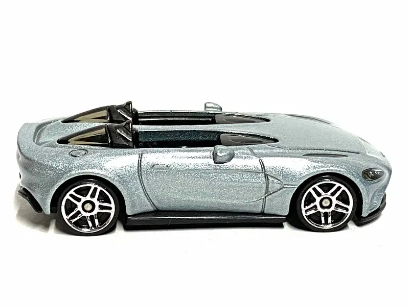 Loose Hot Wheels - Aston Martin V12 Speedster - Silver 1