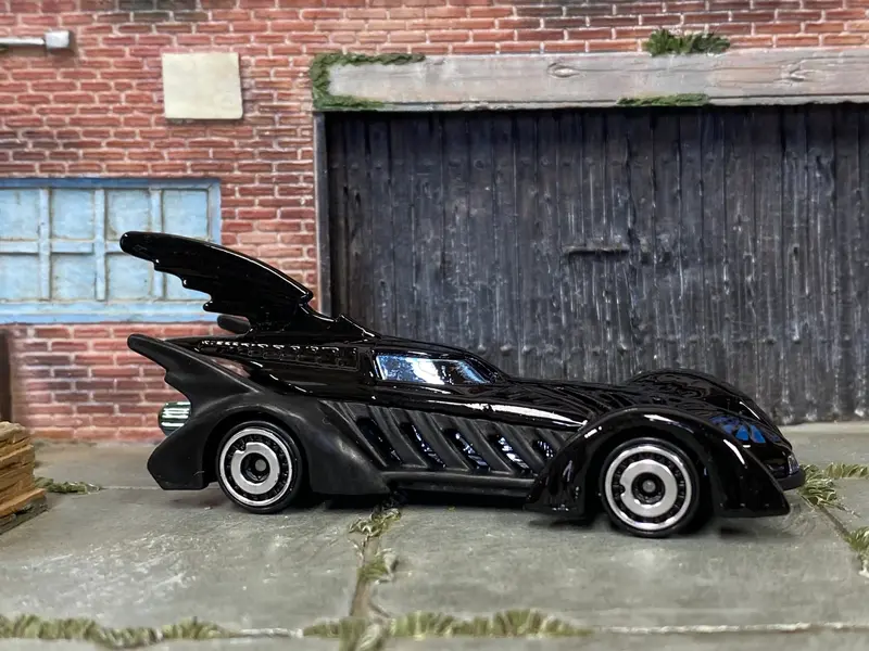 Loose Hot Wheels - Batman Batmobile Batman Forever Car - Black 1