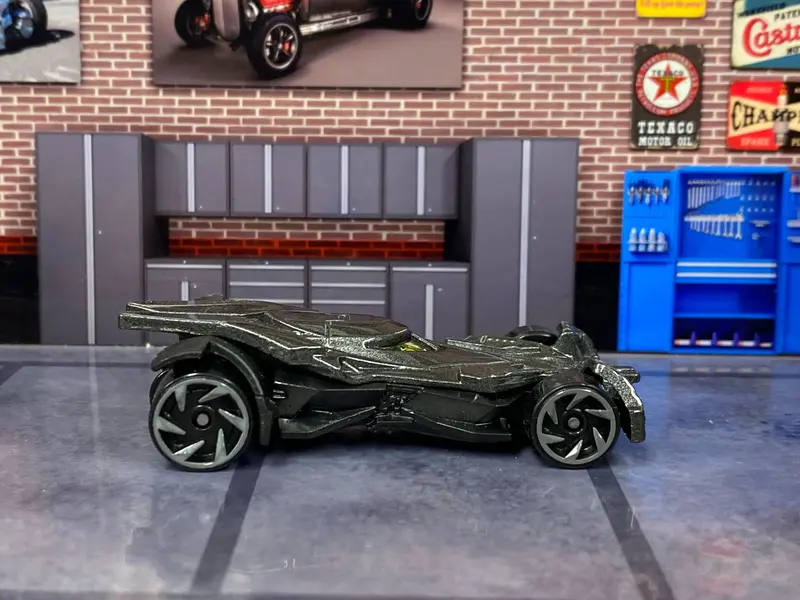 Loose Hot Wheels - Batman Batmobile Justice League - Dark Gray 1