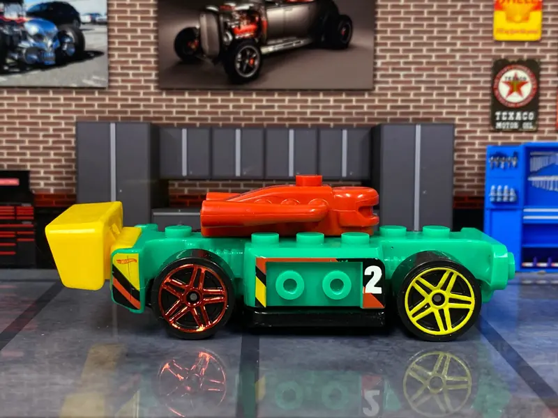 Loose Hot Wheels - Bricking Speed - Green, Red And Yellow 1