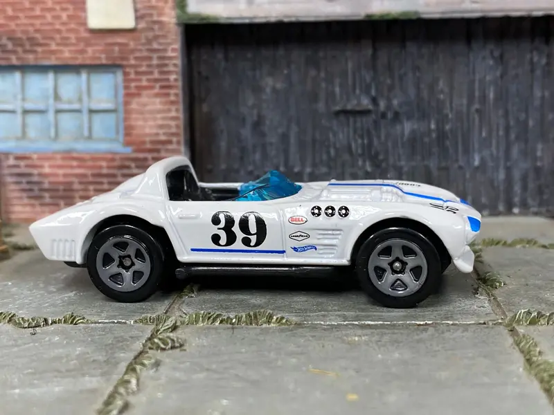 Loose Hot Wheels - Chevy Corvette Grand Sport Roadster - White And Blue 39 1