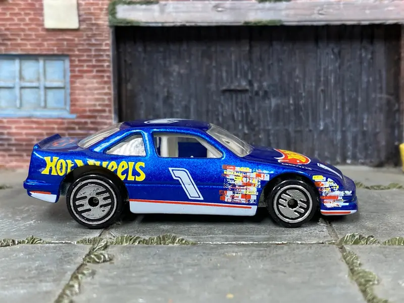 Loose Hot Wheels - Chevy Lumina Stock Car - Blue Hot Wheels 1 (1991) 1