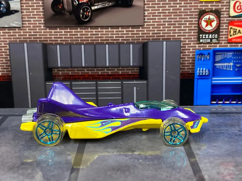 Loose Hot Wheels - Cloud Cutter - Purple And Yellow 1