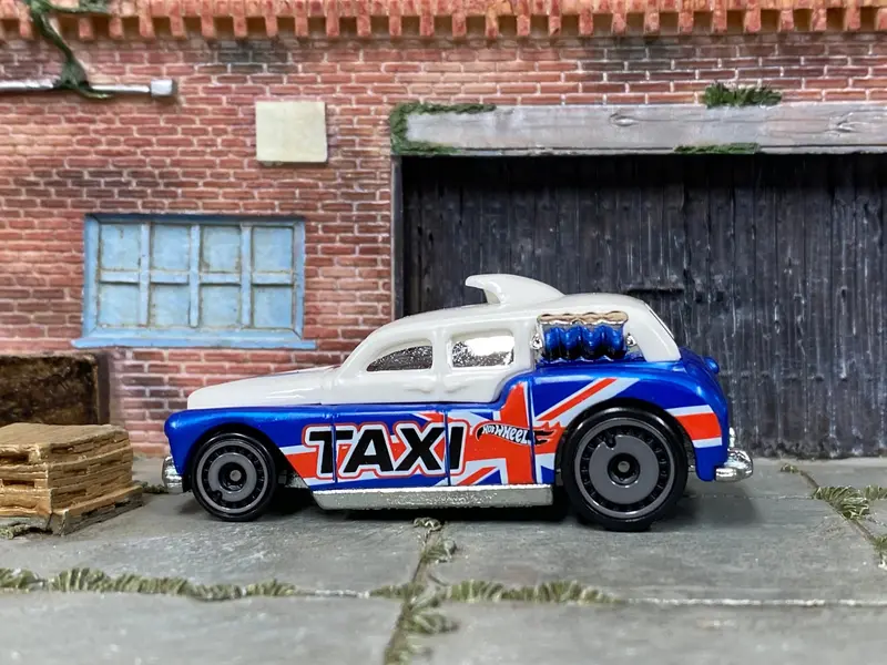 Loose Hot Wheels - Cockney Cab Ii - British White, Blue And Red 1