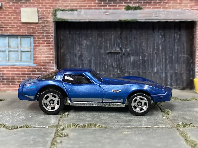 Loose Hot Wheels - Corvette Stingray - Blue And Silver 1
