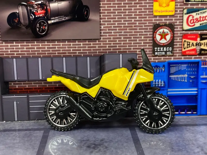 Loose Hot Wheels - Ducati Desertx Motorcycle - Yellow, White And Black 1