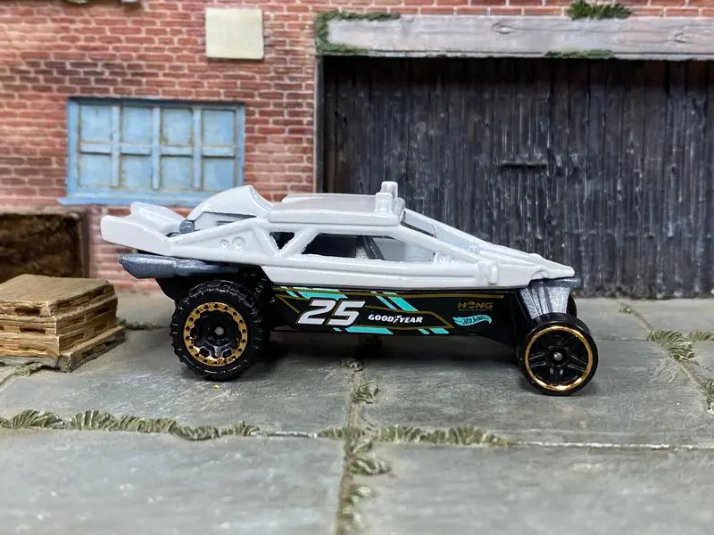 Loose Hot Wheels - "Dune It Up" Dune Buggy Sand Rail - White, Black And Green 1
