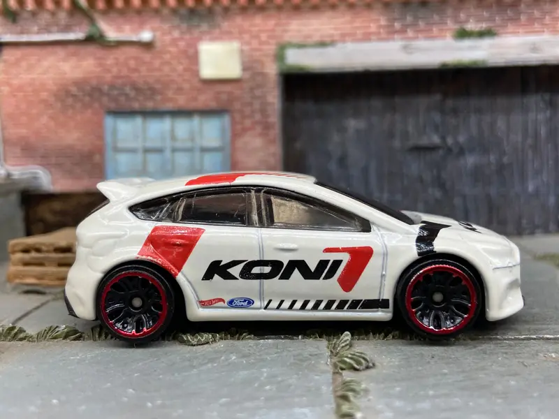 Loose Hot Wheels Ford Focus Rs Dressed In Koni White Livery 1