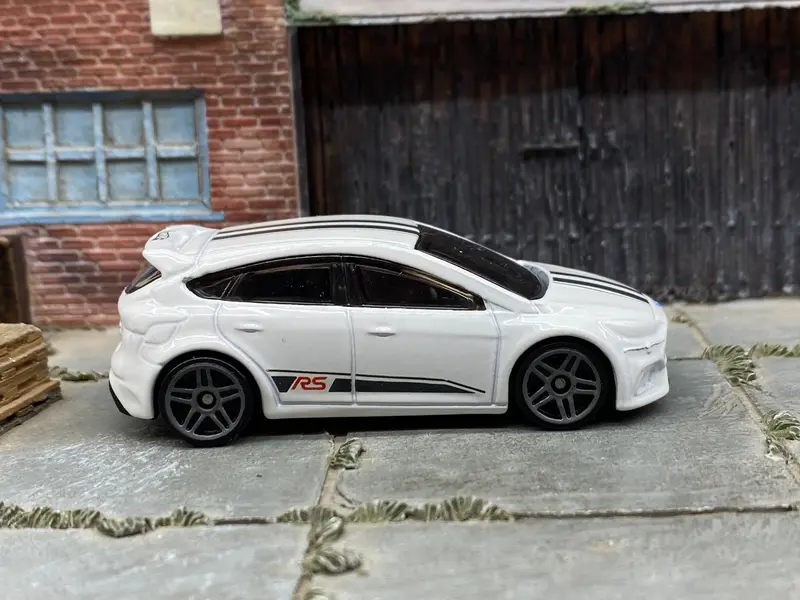 Loose Hot Wheels - Ford Focus Rs - White With Black Stripes 1