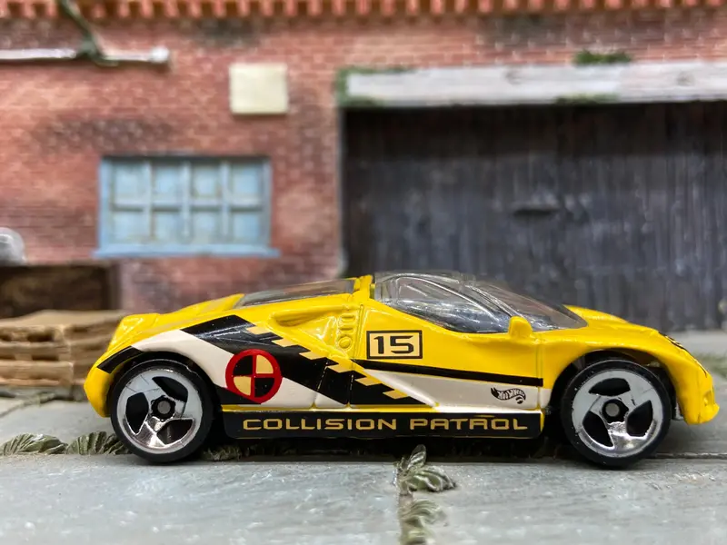 Loose Hot Wheels Ford Gt90 Dressed In Yellow And Black 1