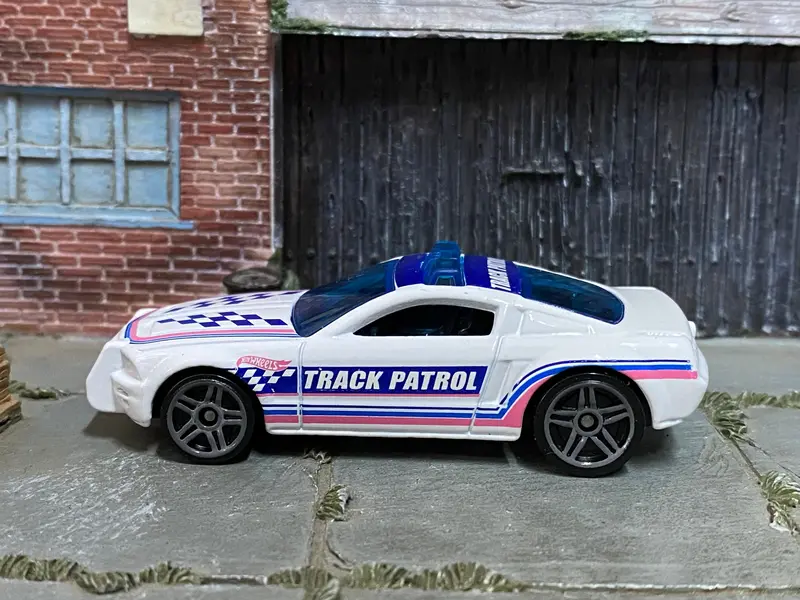 Loose Hot Wheels - Ford Mustang Gt Concept - White, Red And Blue Track Patrol 1