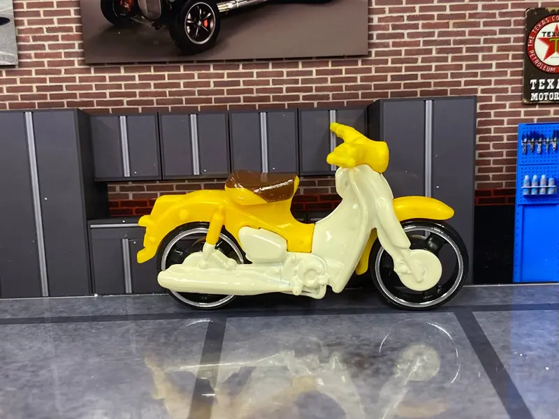 Loose Hot Wheels - Honda Super Cub Motorcycle - Yellow And White 1