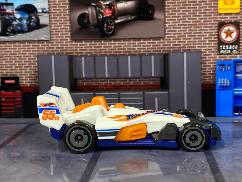 Loose Hot Wheels - Hw 4 Trac - White, Orange And Blue Hot Wheels 1