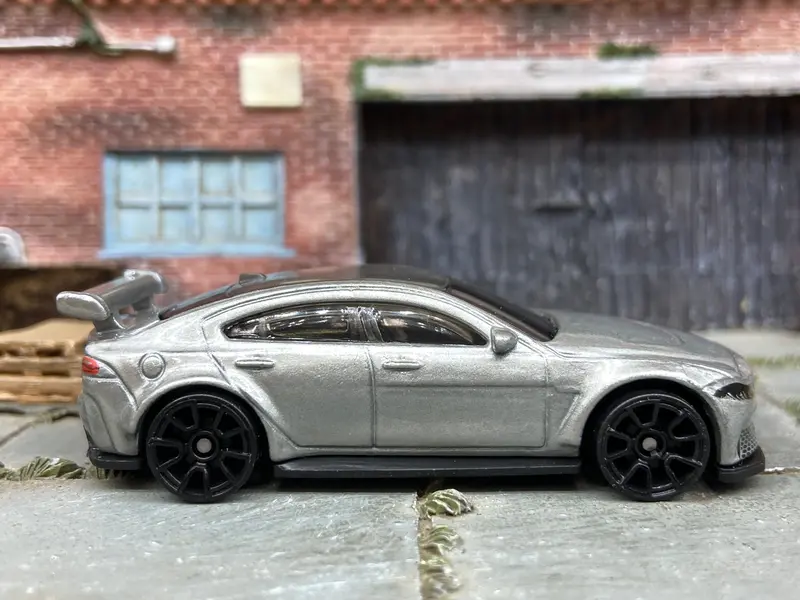 Loose Hot Wheels Jaguar Xe Sv Project 8 Dressed In Silver 1