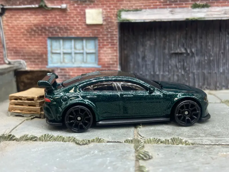 Loose Hot Wheels: Jaguar Xe Sv Project 8 - Green 1
