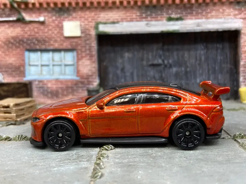 Loose Hot Wheels - Jaguar Xe Sv Project 8 - Orange 1