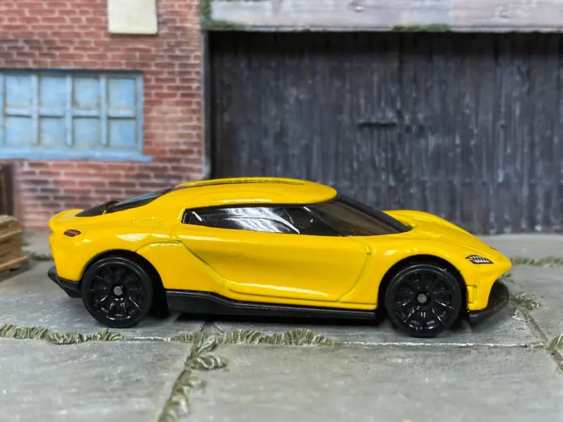 Loose Hot Wheels - Koenigsegg Gemera - Yellow 1