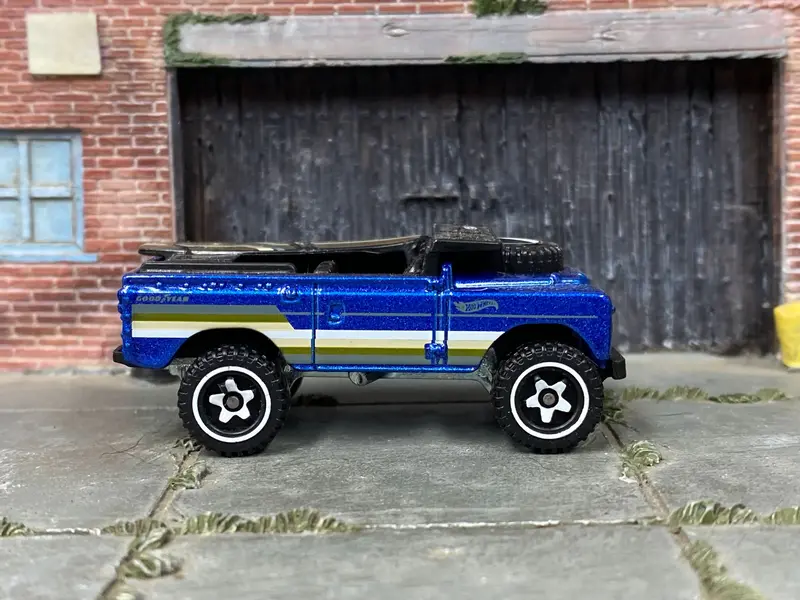 Loose Hot Wheels - Land Rover Series Ii - Blue 1