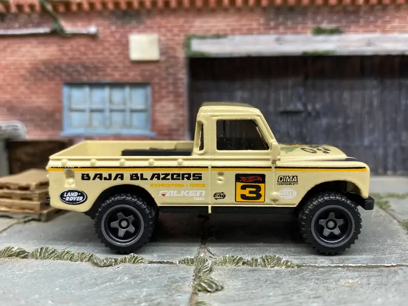 Loose Hot Wheels - Land Rover Series Iii - Tan And Black Off Road 1
