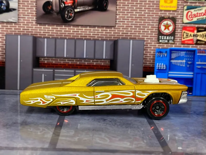 Loose Hot Wheels - Layin' Low Lowrider - Gold With Flames 1