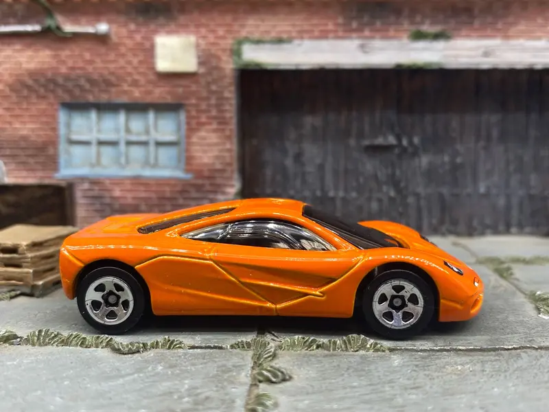 Loose Hot Wheels - Mclaren F1 - Orange 1