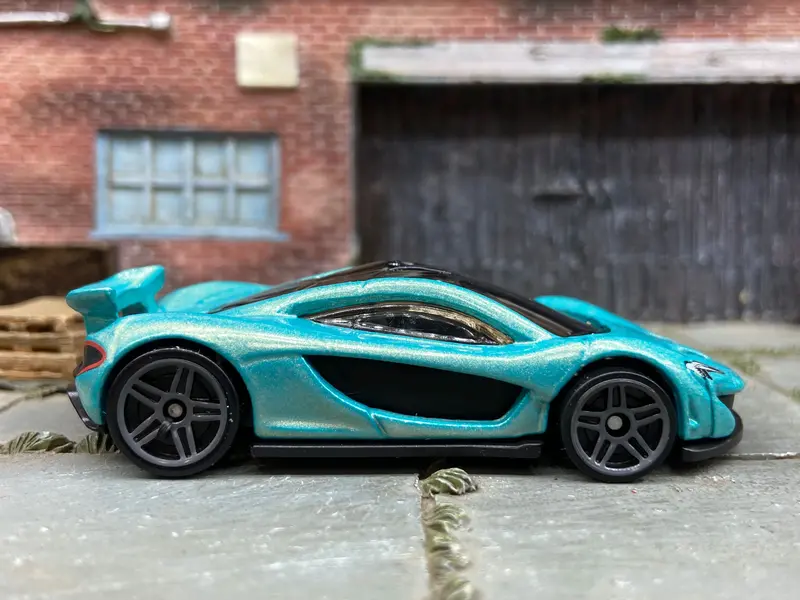 Loose Hot Wheels: Mclaren P1 Dressed In Aqua Pearl 1