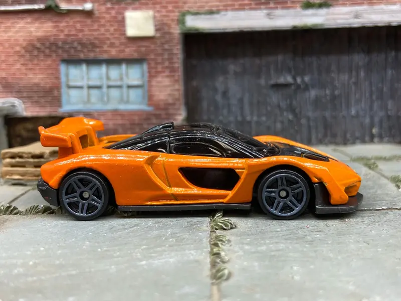 Loose Hot Wheels: Mclaren Senna Dressed In Orange 1