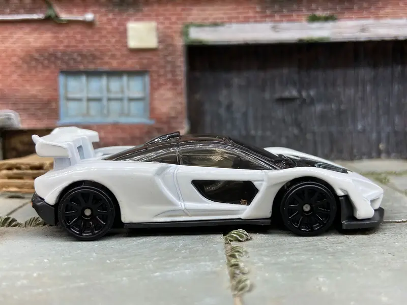 Loose Hot Wheels - Mclaren Senna - White 1