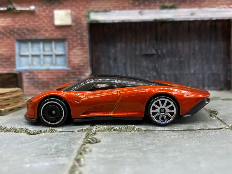 Loose Hot Wheels - Mclaren Speedtail - Orange 1