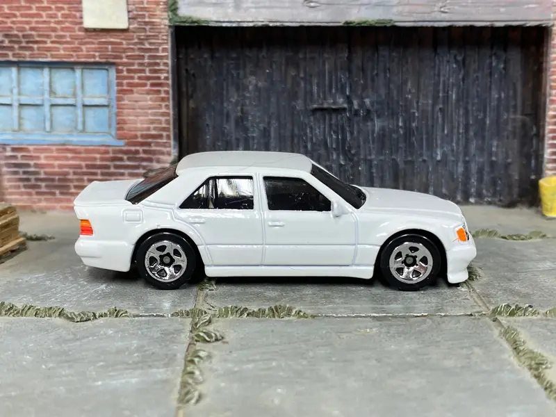 Loose Hot Wheels - Mercedes-Benz 560 Sec Amg - White 1