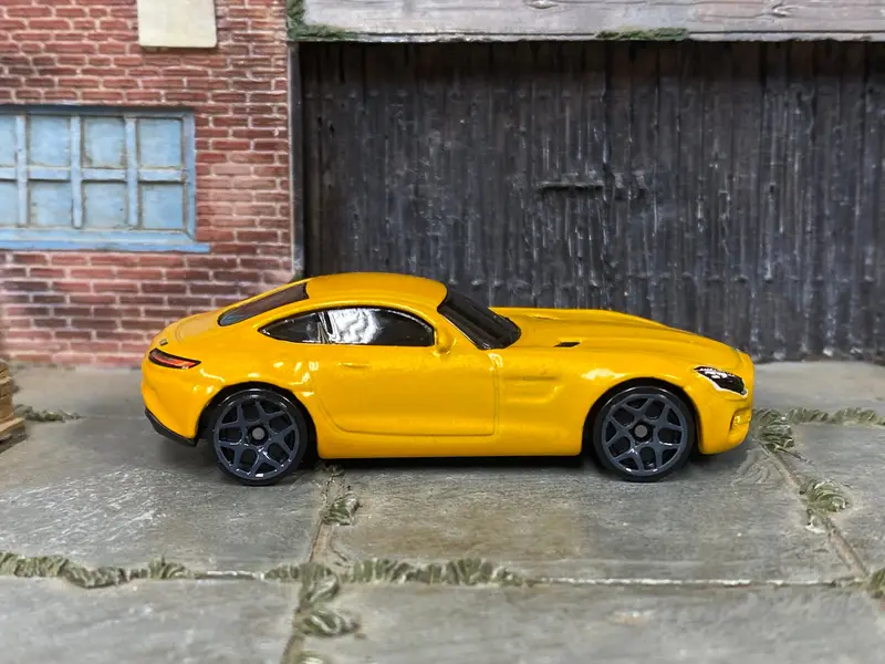 Loose Hot Wheels - Mercedes-Benz Amg Gt - Yellow 1