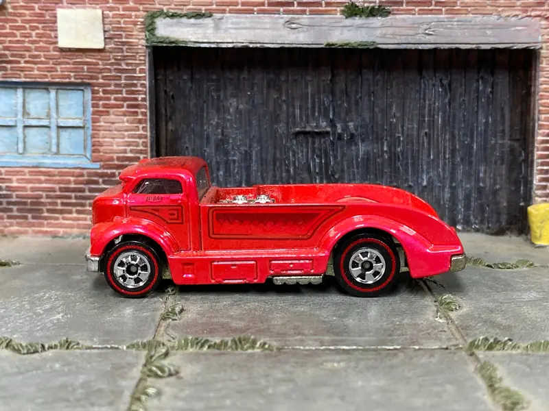 Loose Hot Wheels - Mig Rig Mobile Repair Truck - Red With Redline Wheels 1