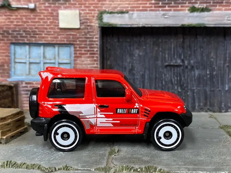 Loose Hot Wheels - Mitsubishi Pajero Evolution - Red 1