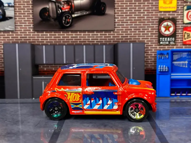 Loose Hot Wheels - Morris Mini - Red 1