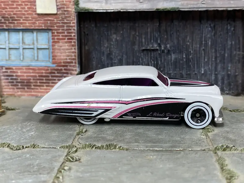 Loose Hot Wheels - Pearl Passion - White, Pink And Black 1