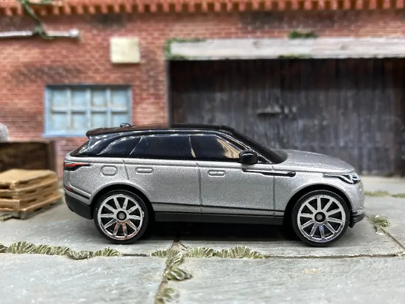 Loose Hot Wheels Range Rover Velar - Silver 1
