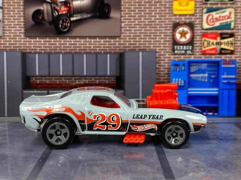 Loose Hot Wheels - Rodger Dodger - Gray, Black And Red 29 Leap Year 1