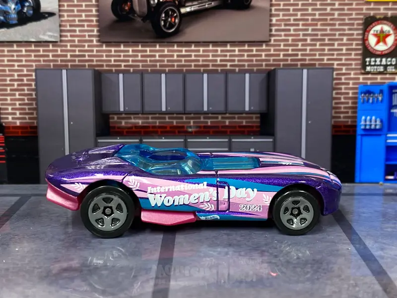 Loose Hot Wheels - Rr Roadster - International Womens Day Purple And Pink 1